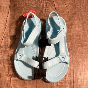 10/$10 sandals